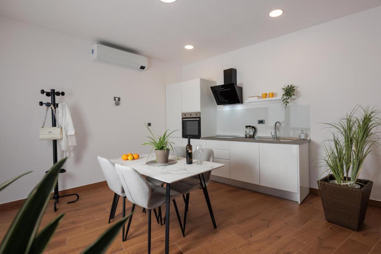 Terra 5 Deluxe Apartment On The Ground Floor With Private Parking Rijeka Exterior foto